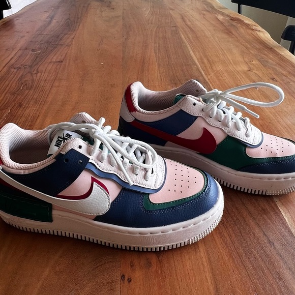 Nike - Picture 2 of 6